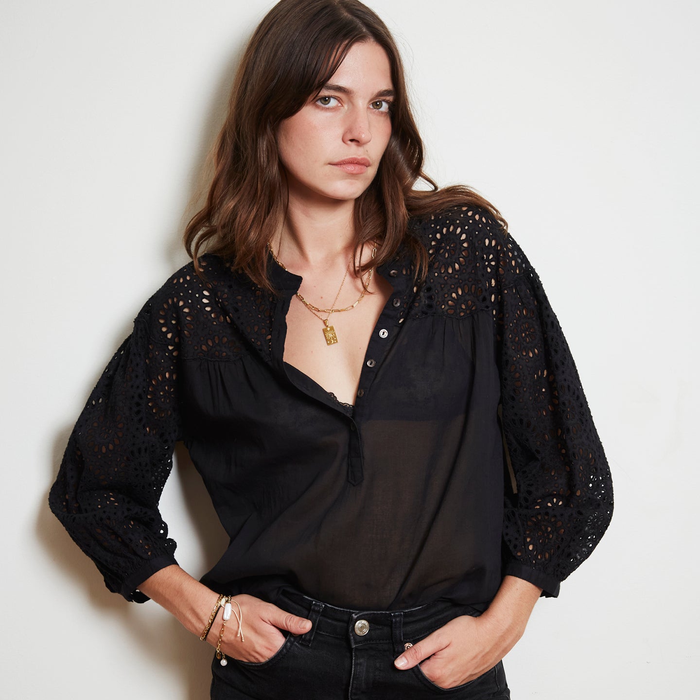 CIRCLE LACE BLOUSE IN BLACK