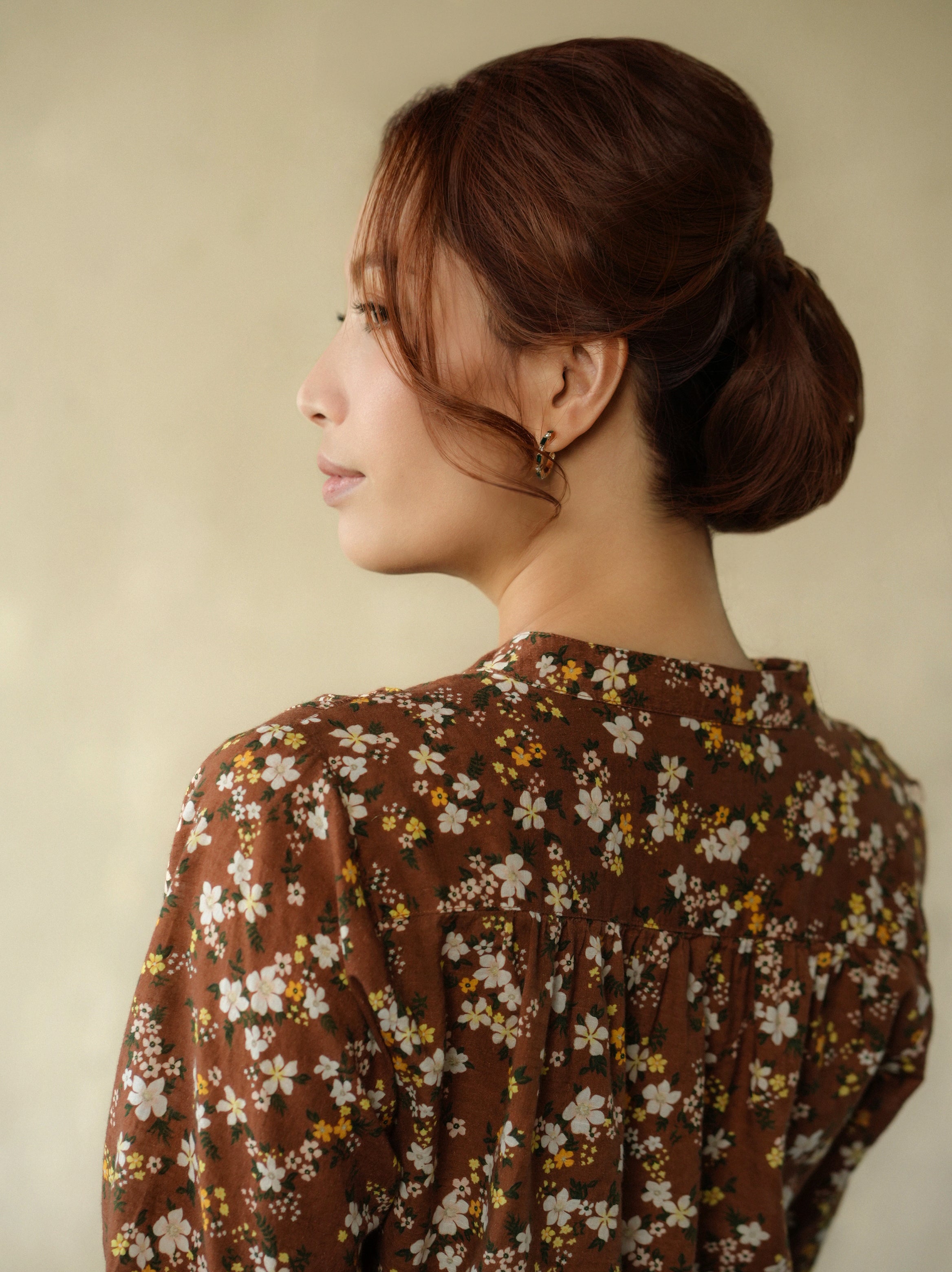 woman wearing amy floral blouse