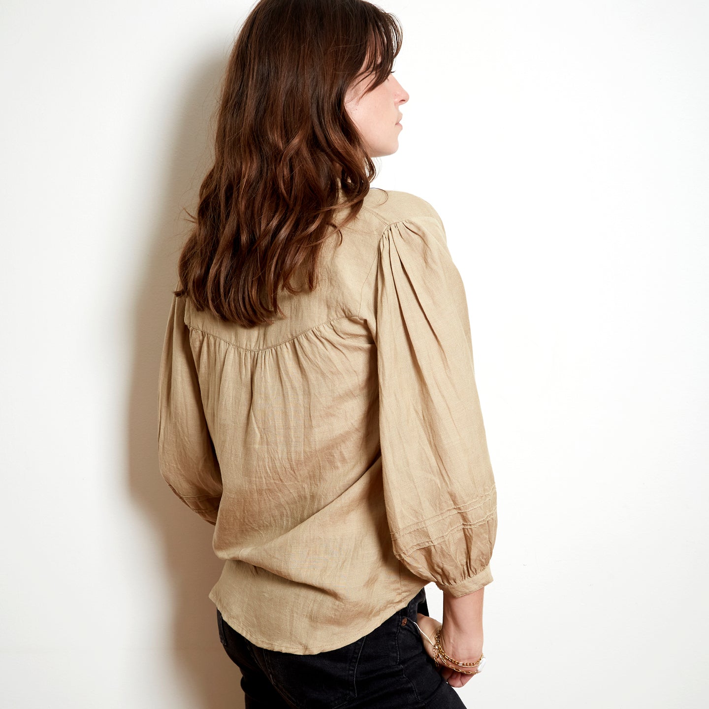 VOLANT BLOUSE IN OCHRE
