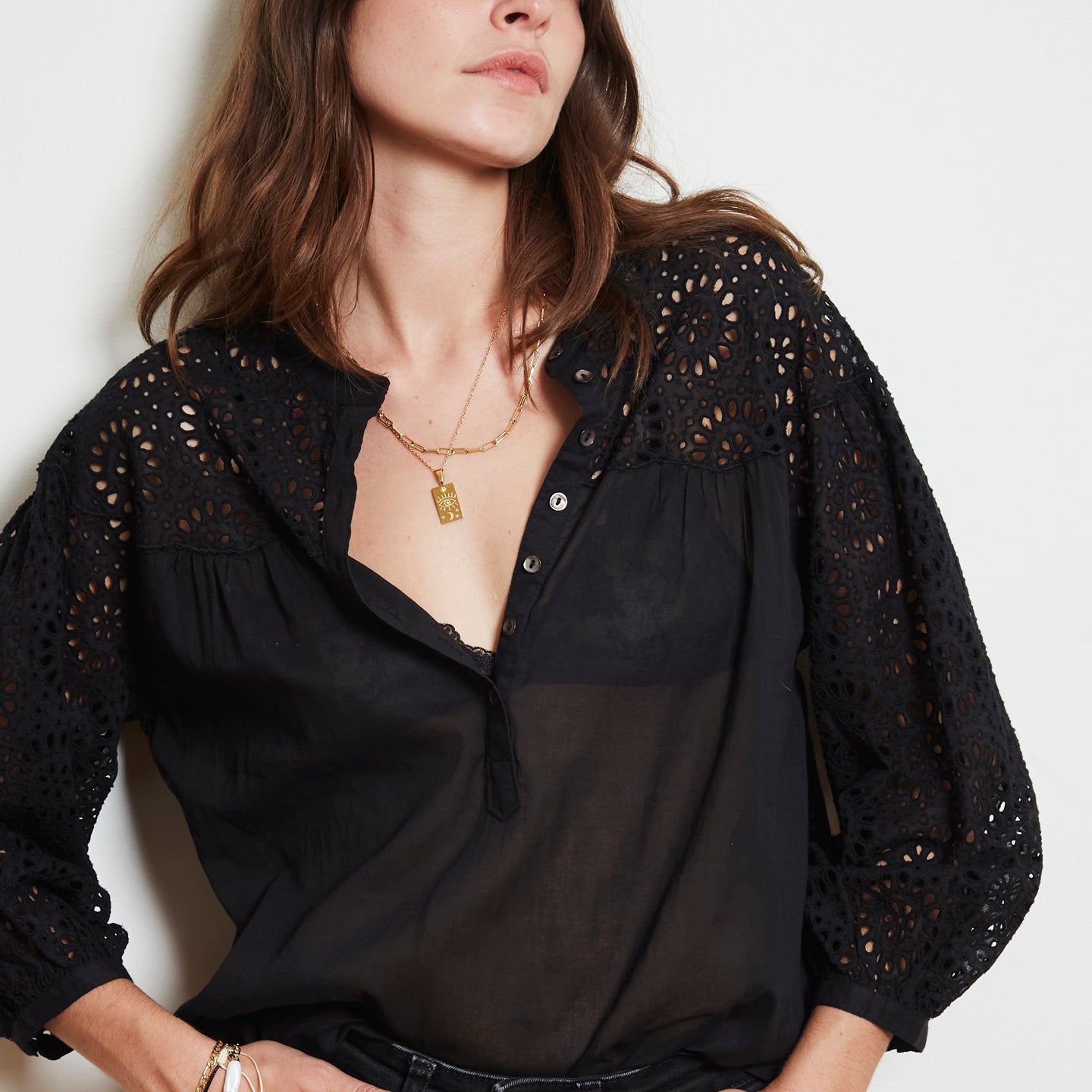CIRCLE LACE BLOUSE IN BLACK